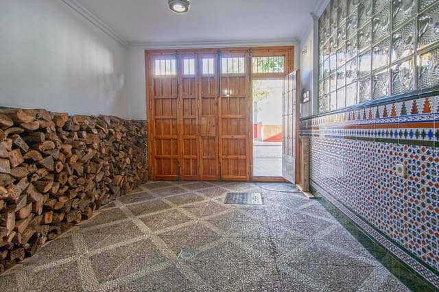 5 bedroom Townhouse for sale in San Julián, Seville city with garage - € 766,300 (Ref: 9317896)