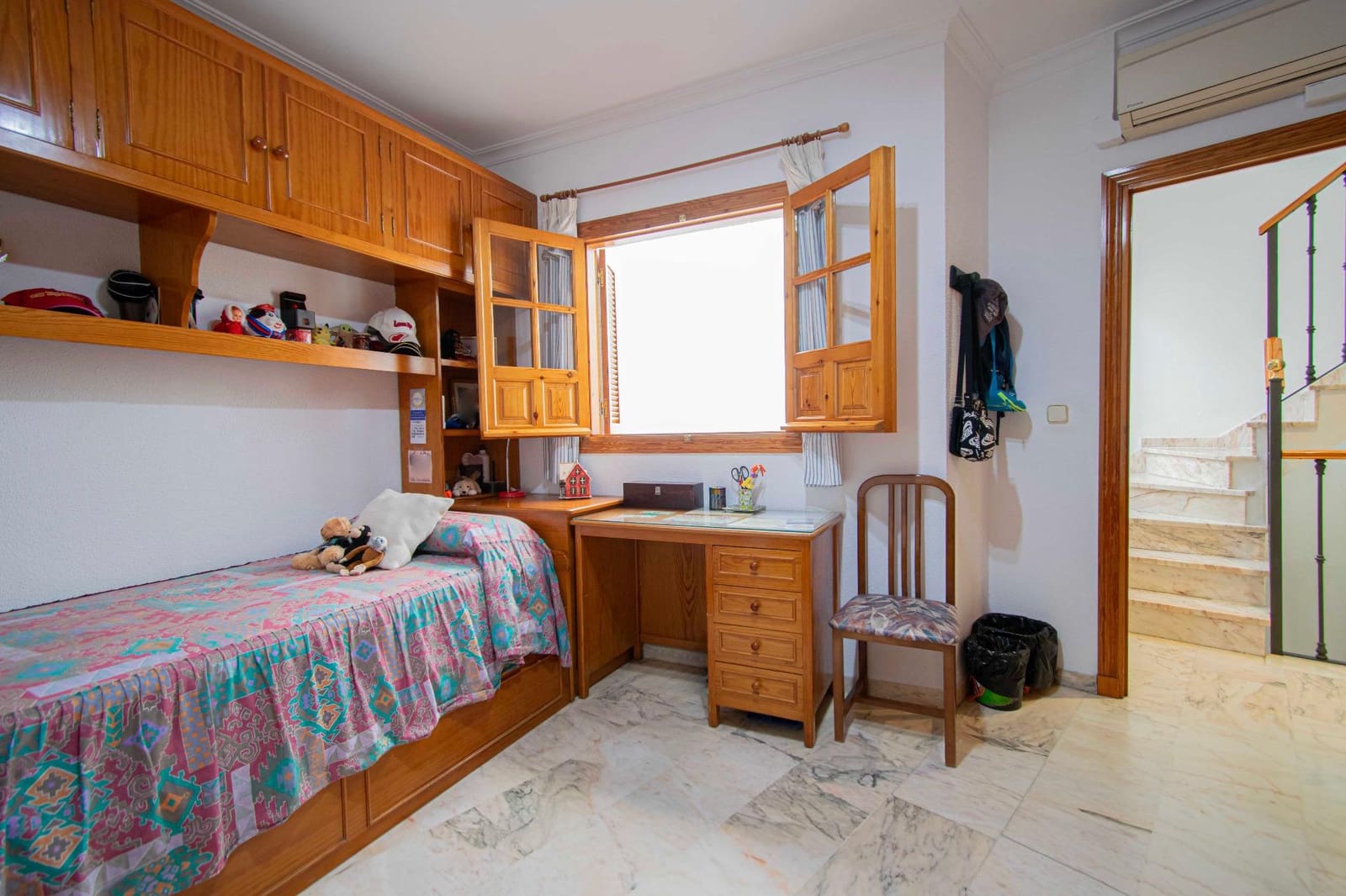 5 soveværelse Byhus til salg i Sevilla by med garage - € 766.300 (Ref: 9317896)