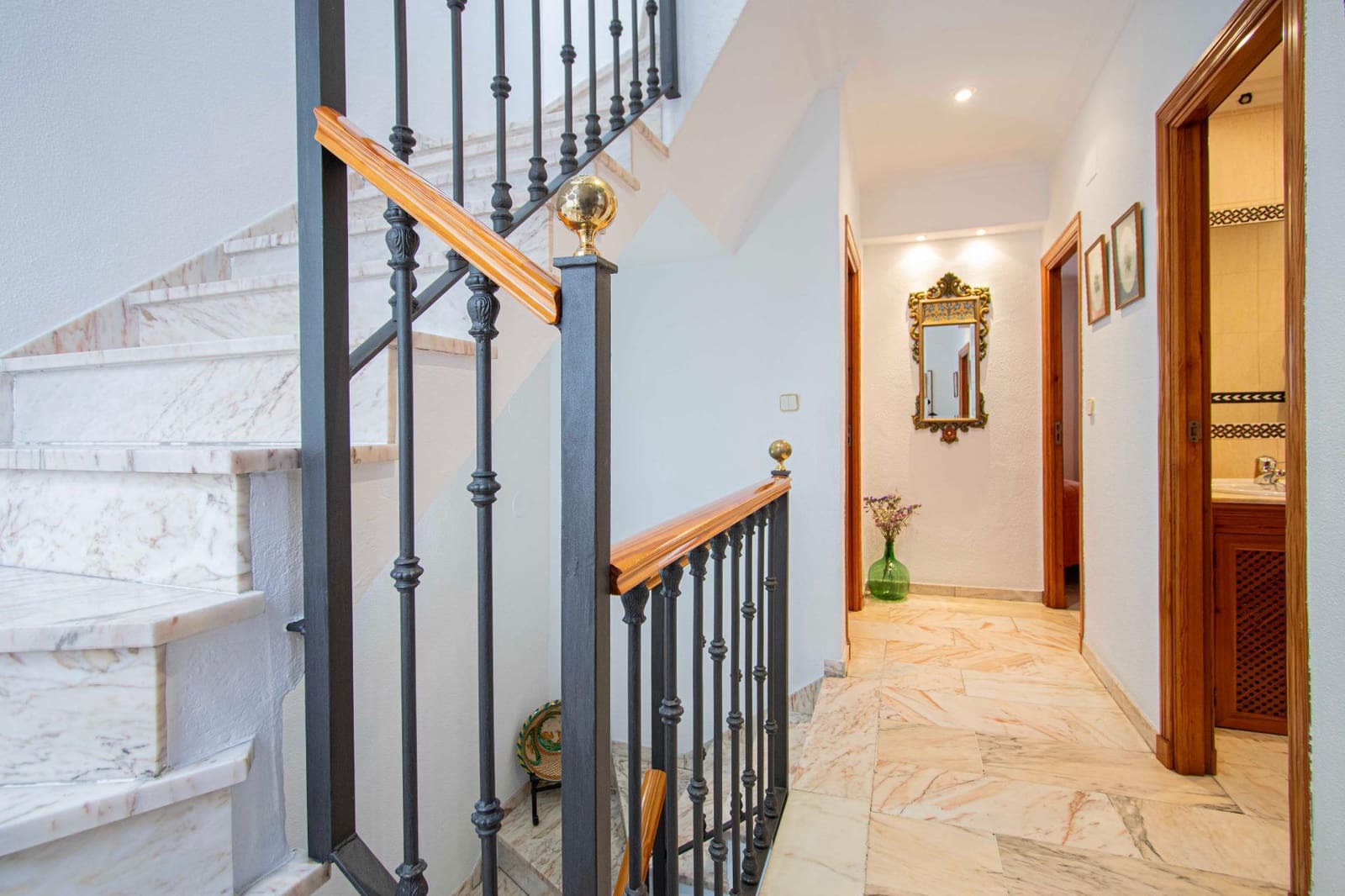 5 soveværelse Byhus til salg i Sevilla by med garage - € 766.300 (Ref: 9317896)