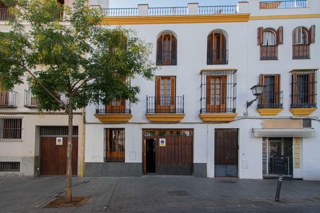 5 bedroom Townhouse for sale in San Julián, Seville city with garage - € 766,300 (Ref: 9317896)