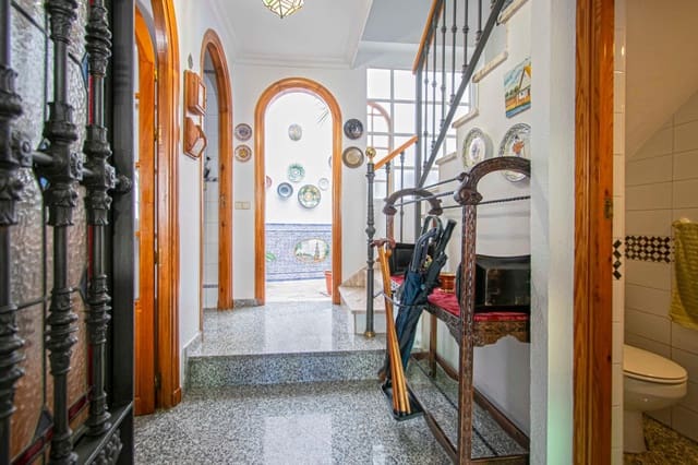 5 bedroom Townhouse for sale in San Julián, Seville city with garage - € 766,300 (Ref: 9317896)