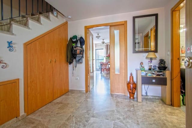 4 soveværelse Byhus til salg i Mairena del Aljarafe med garage - € 359.990 (Ref: 9330688)