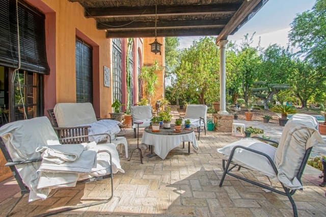 7 soveværelse Finca/Landehus til salg i Mairena del Aljarafe med swimmingpool - € 800.000 (Ref: 9330689)