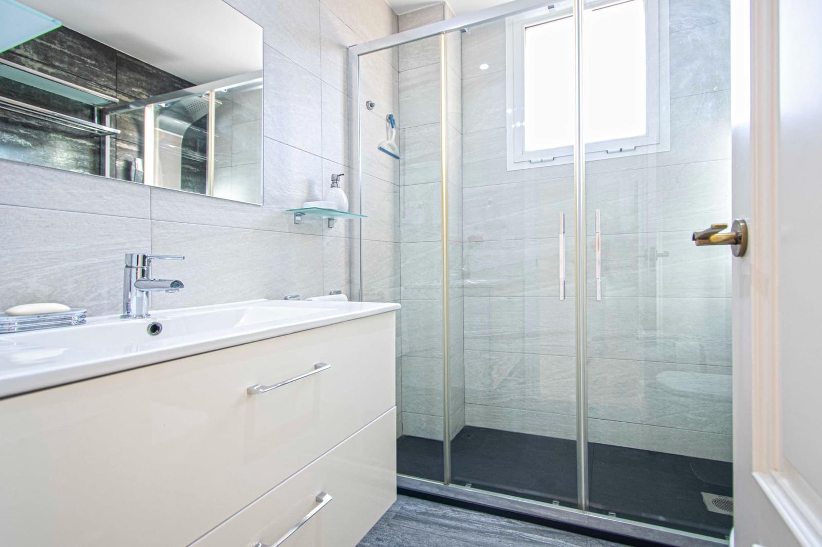 2 soveværelse Lejlighed til salg i Sevilla by med swimmingpool garage - € 750.000 (Ref: 9349633)