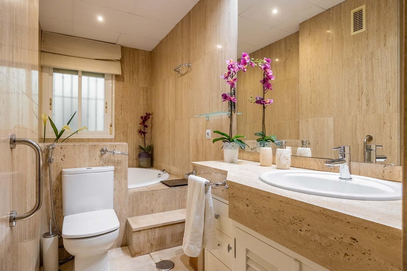 Apartamento de 2 habitaciones en Sevilla ciudad en venta con piscina garaje - 750.000 € (Ref: 9349633)