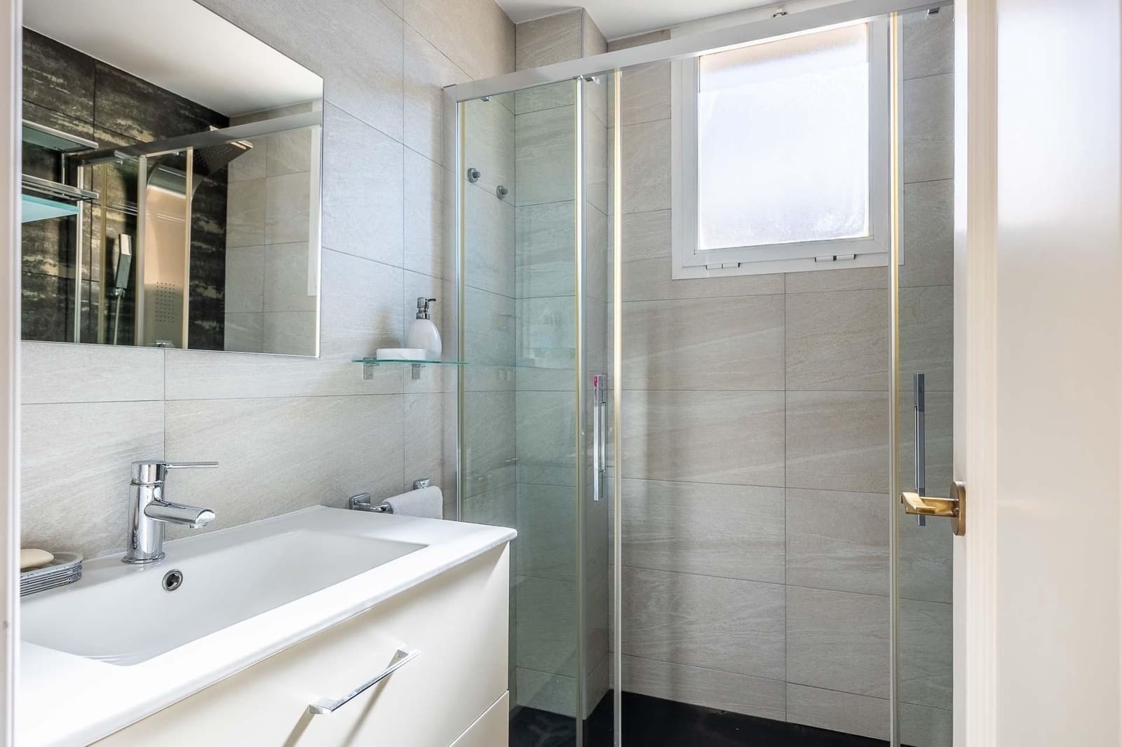 Apartamento de 2 habitaciones en Sevilla ciudad en venta con piscina garaje - 750.000 € (Ref: 9349633)