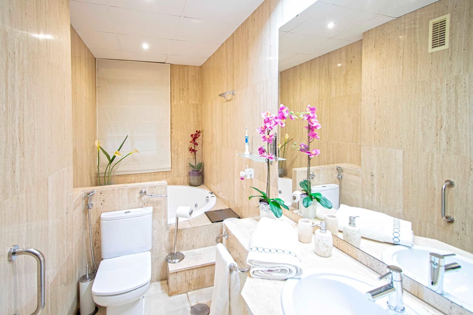 Apartamento de 2 habitaciones en Sevilla ciudad en venta con piscina garaje - 750.000 € (Ref: 9349633)