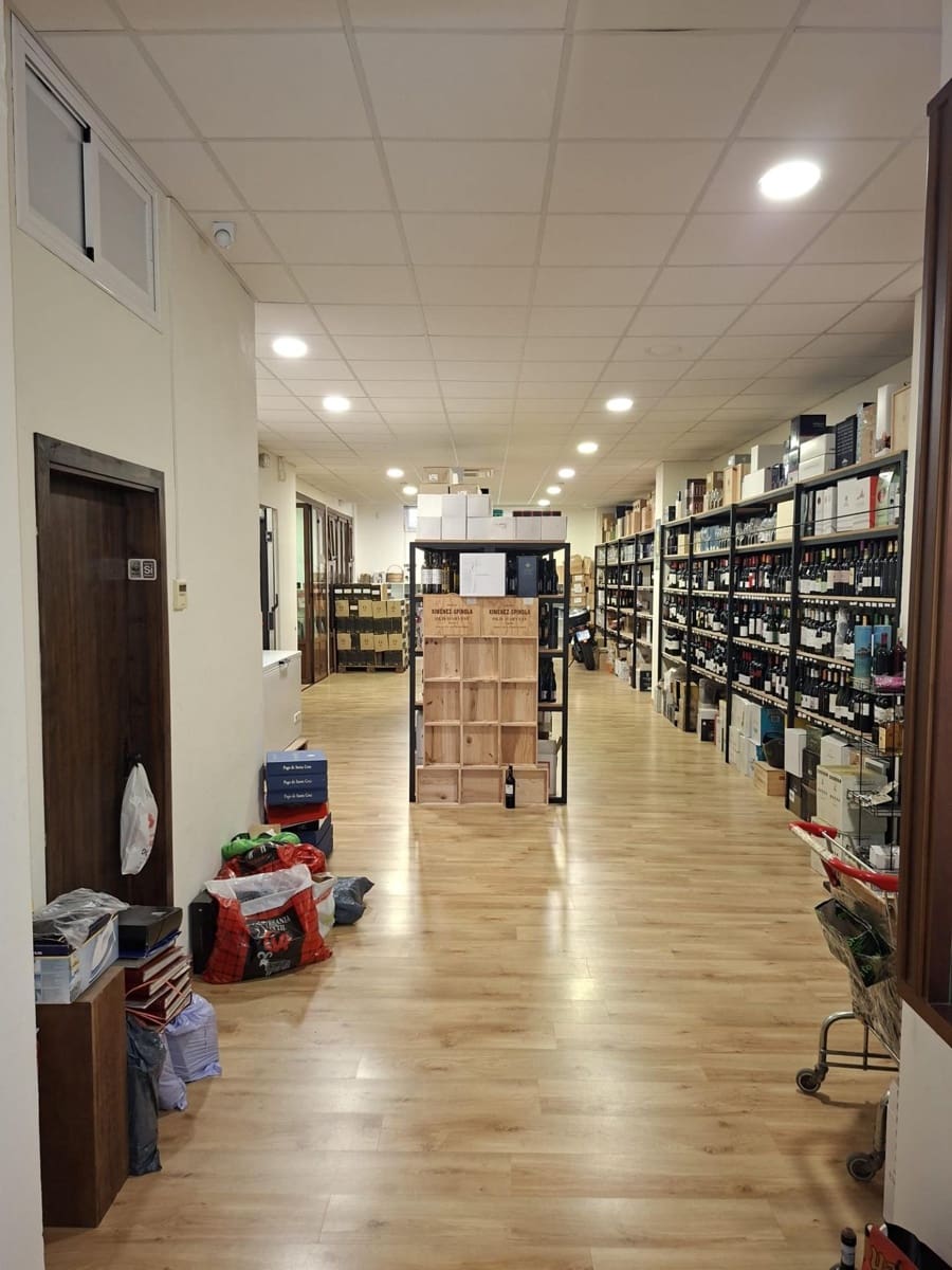 Comercial para venda em Sevilha cidade - 581 030 € (Ref: 9349634)