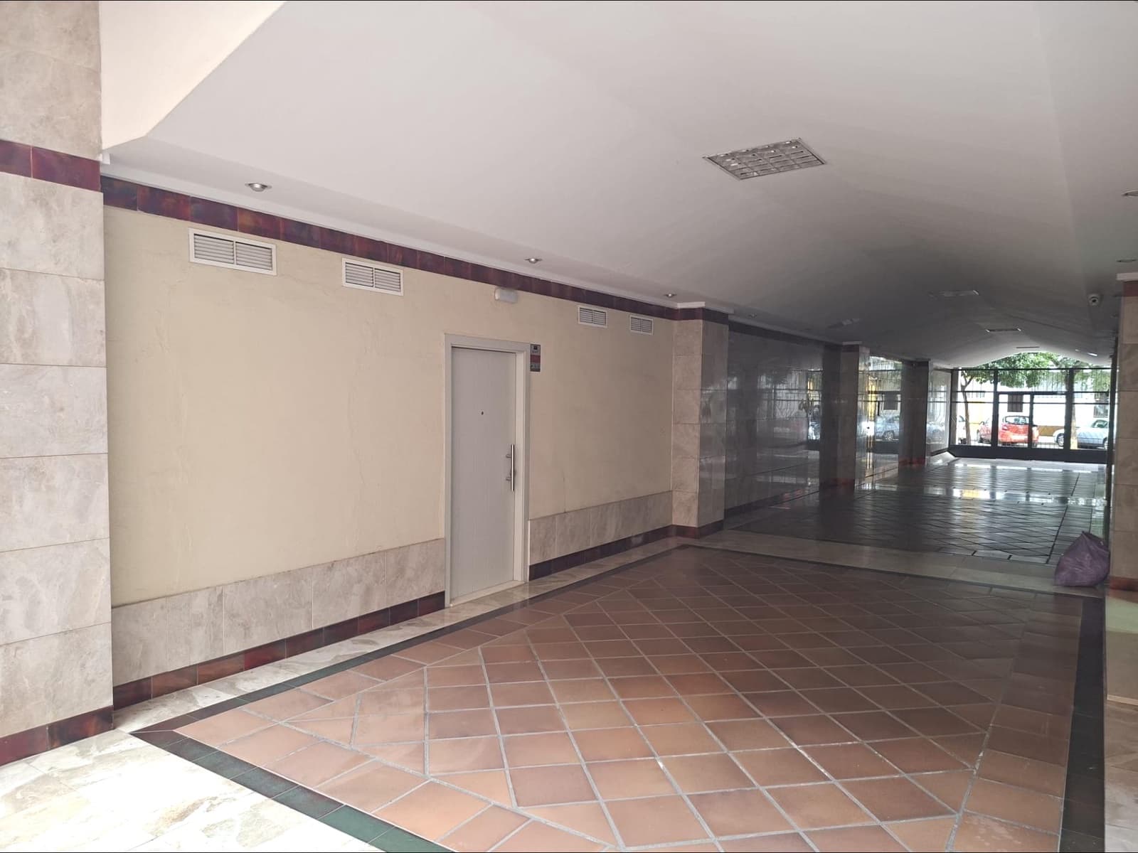 Comercial para venda em Sevilha cidade - 581 030 € (Ref: 9349634)