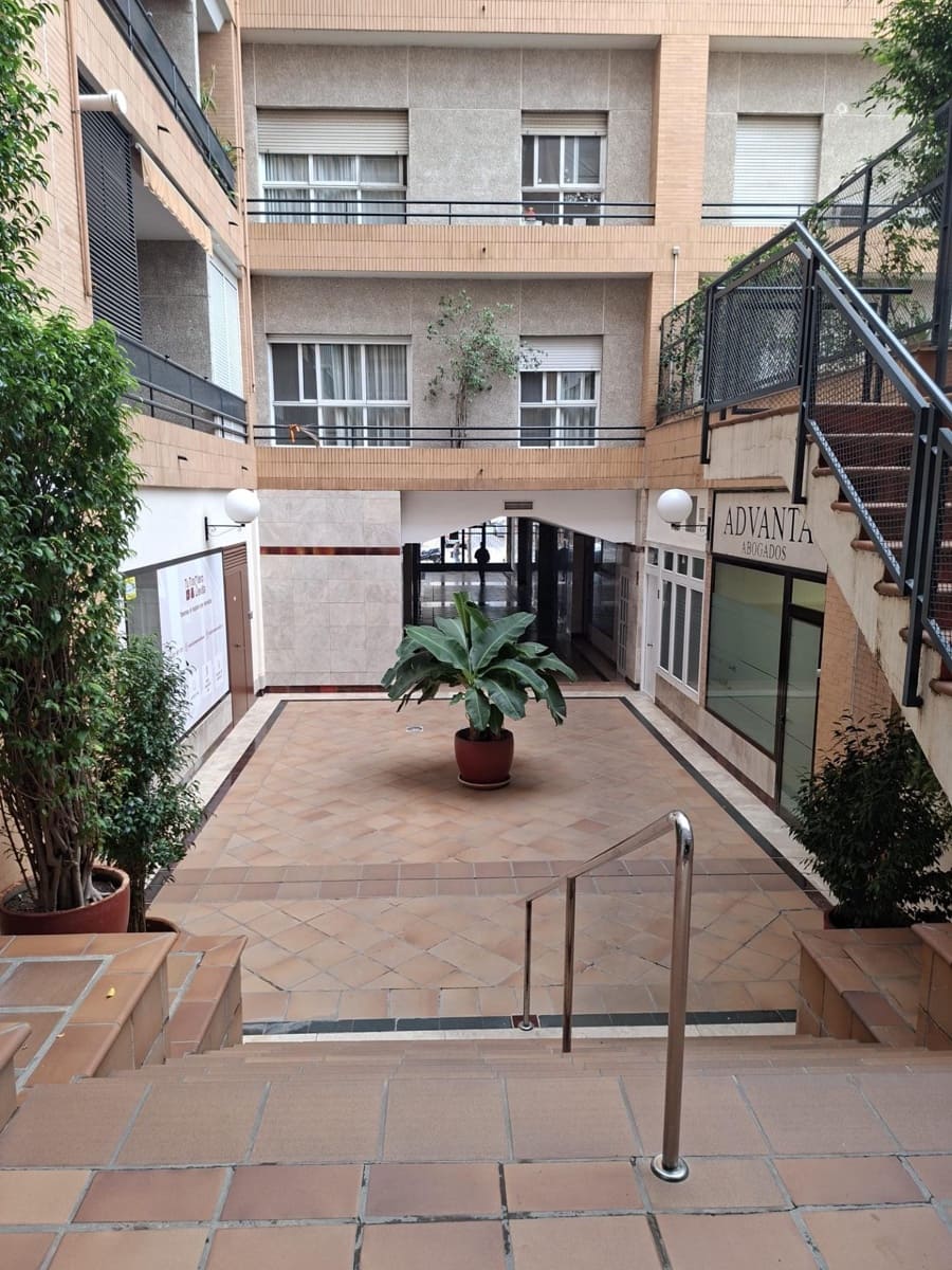 Comercial para venda em Sevilha cidade - 581 030 € (Ref: 9349634)