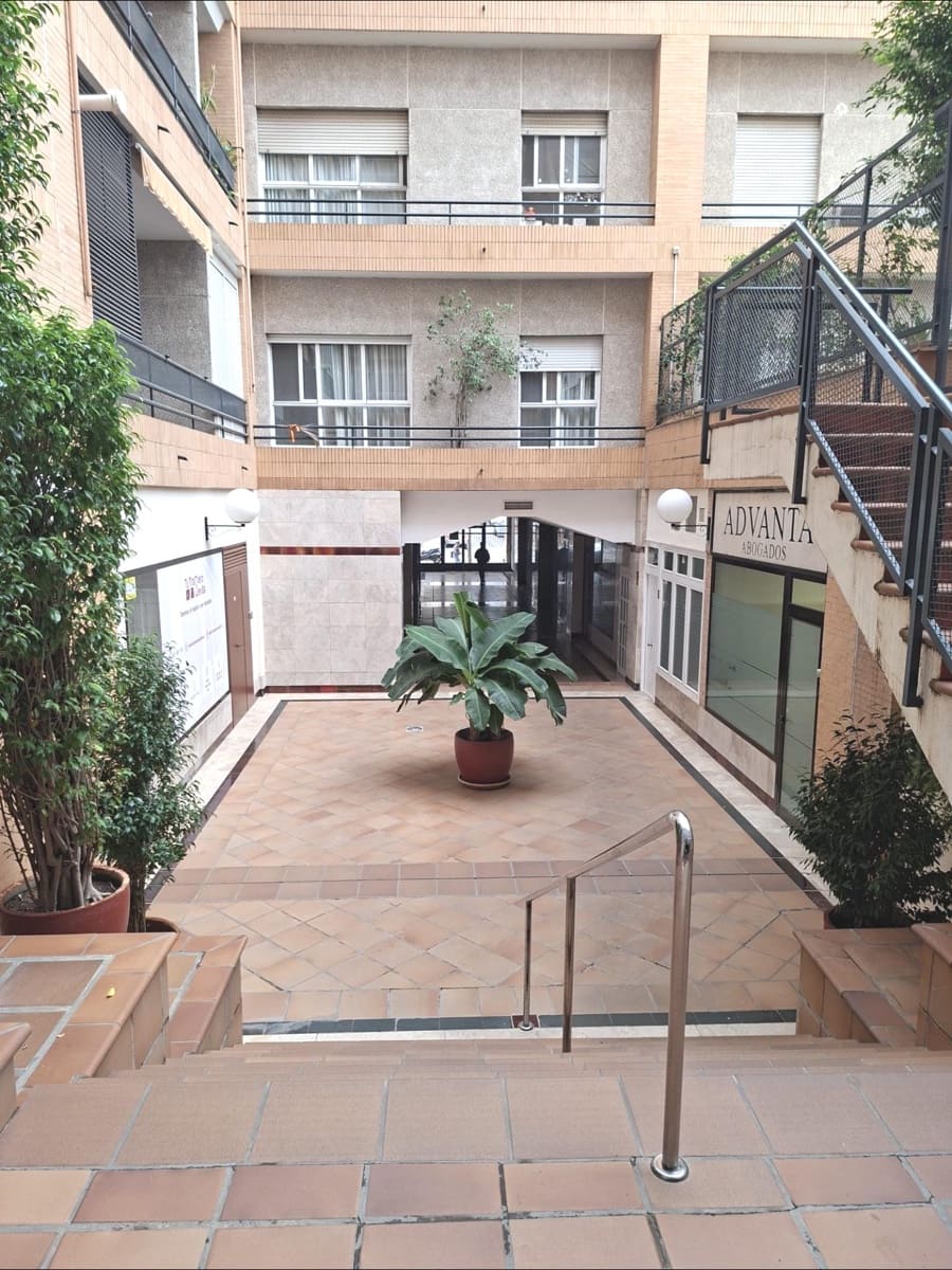 Kaupallinen myytävänä paikassa Sevilla kaupunki - 581 030 € (Ref: 9349634)