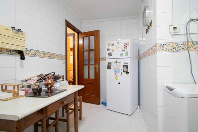 3 makuuhuone Asunto myytävänä paikassa Sevilla kaupunki - 155 000 € (Ref: 9359664)