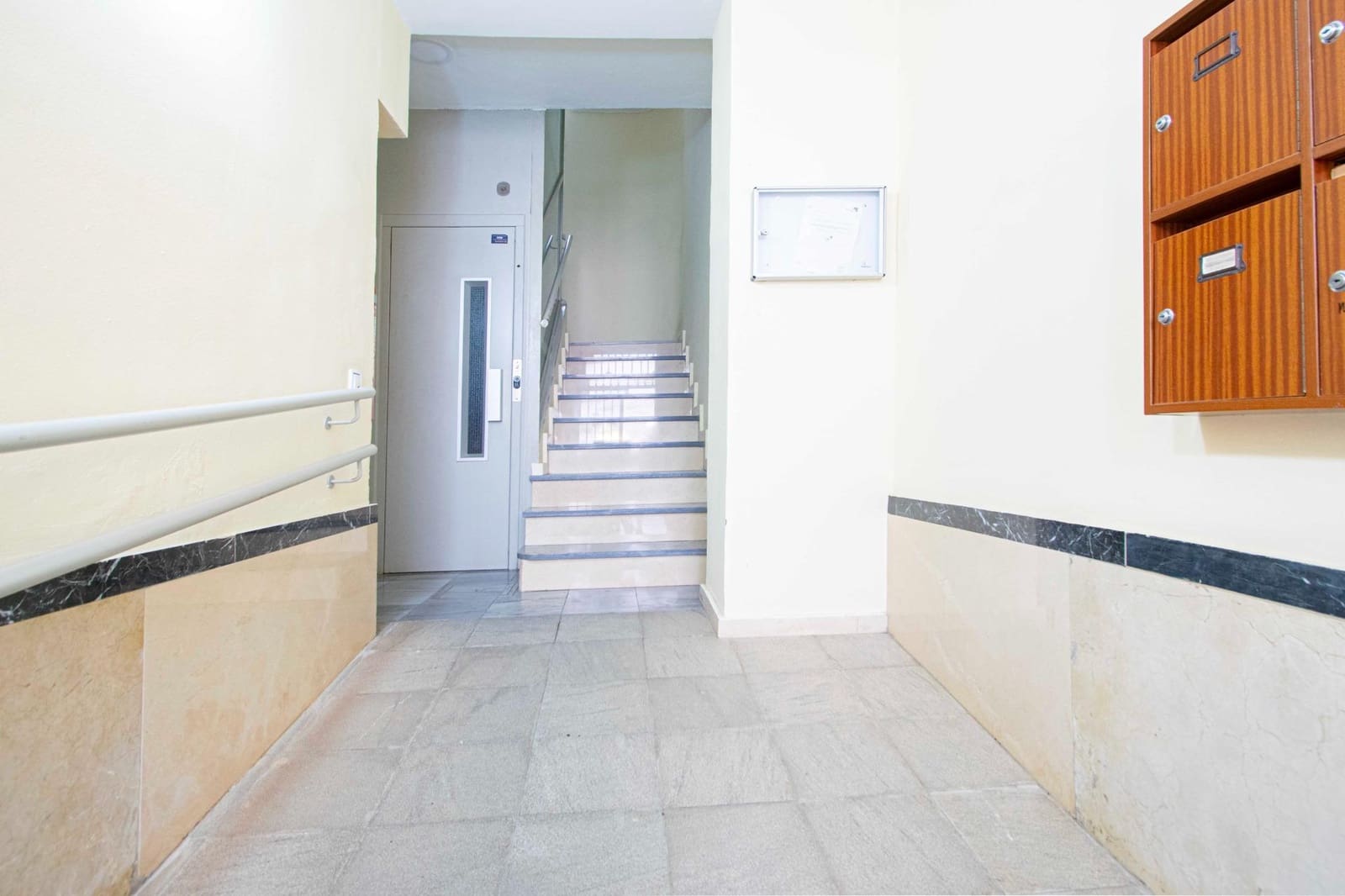 3 soveværelse Lejlighed til salg i Sevilla by med garage - € 430.000 (Ref: 9359665)