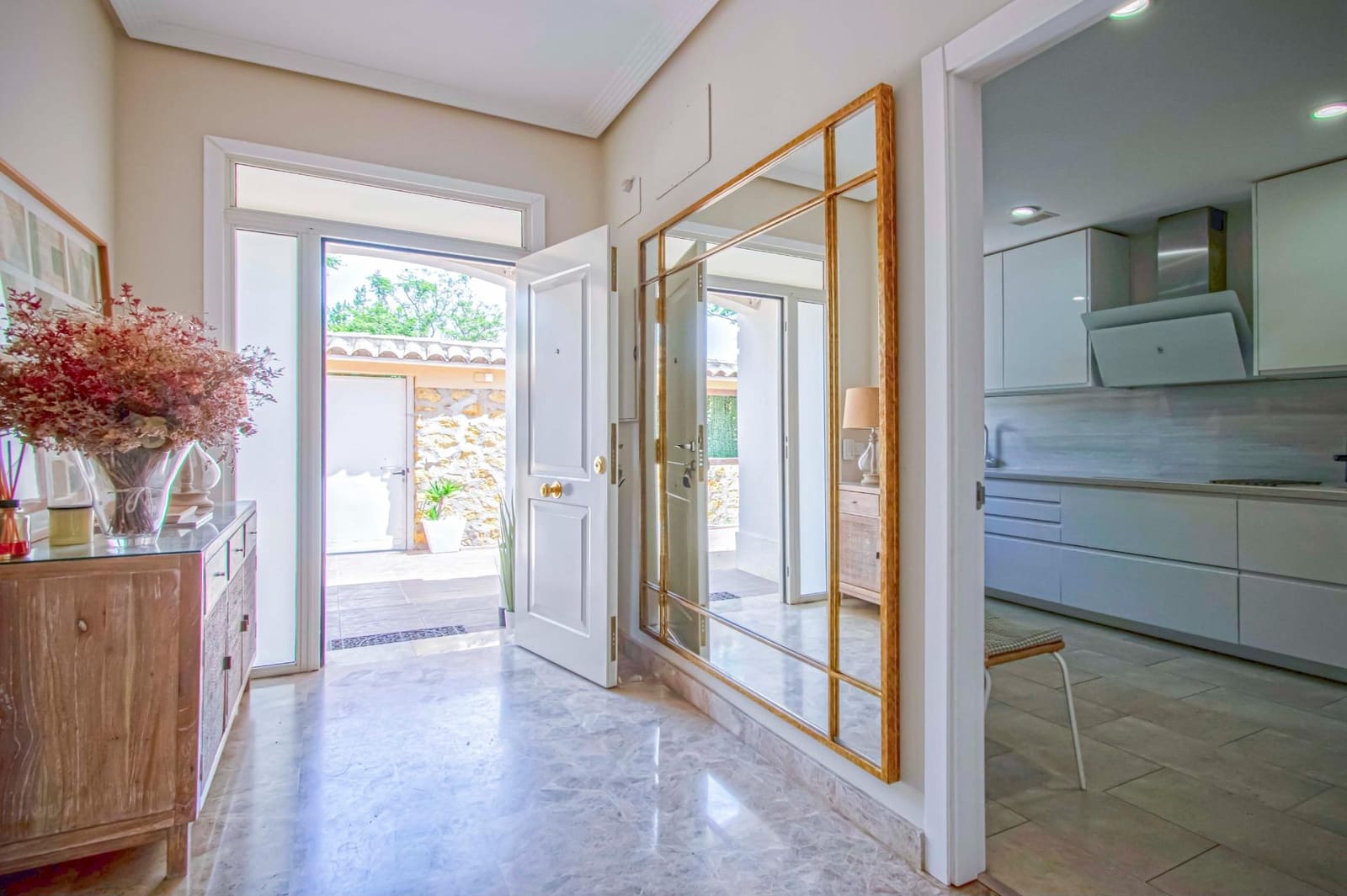 7 soveværelse Villa til salg i Montequinto med swimmingpool garage - € 880.000 (Ref: 9359666)