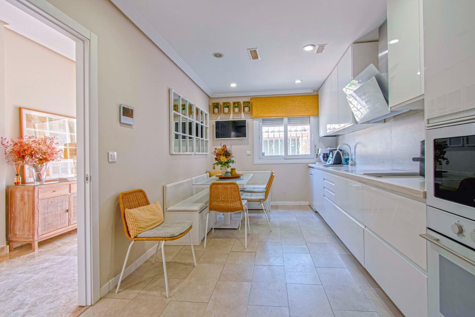 7 soveværelse Villa til salg i Montequinto med swimmingpool garage - € 880.000 (Ref: 9359666)