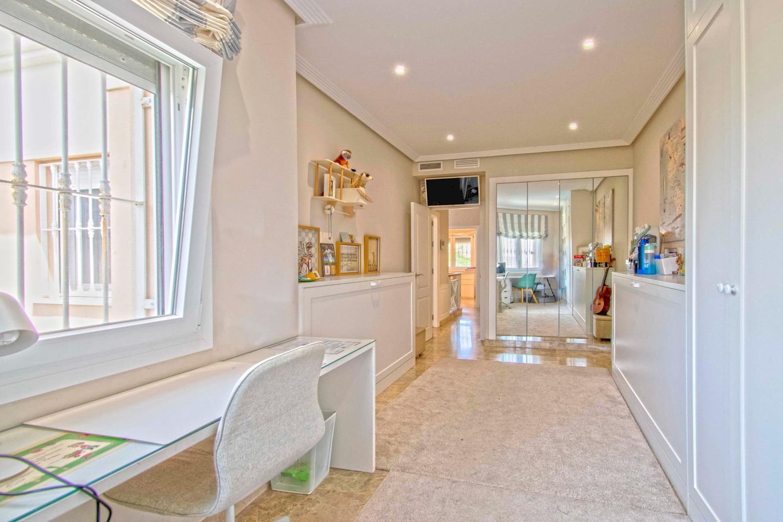 7 soveværelse Villa til salg i Montequinto med swimmingpool garage - € 880.000 (Ref: 9359666)