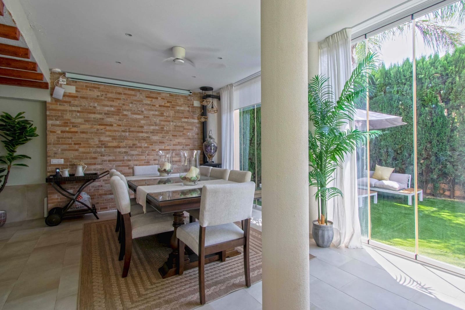 7 soveværelse Villa til salg i Montequinto med swimmingpool garage - € 880.000 (Ref: 9359666)