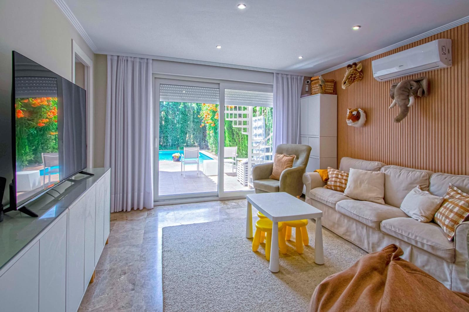 7 soveværelse Villa til salg i Montequinto med swimmingpool garage - € 880.000 (Ref: 9359666)