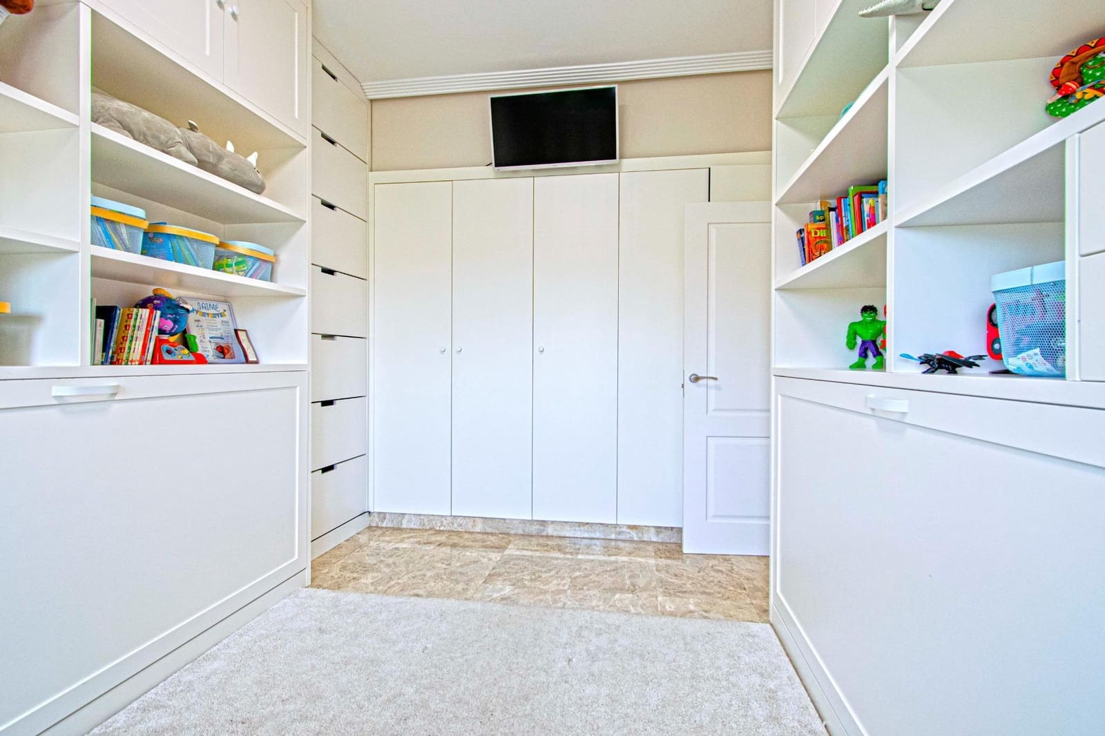 7 soveværelse Villa til salg i Montequinto med swimmingpool garage - € 880.000 (Ref: 9359666)