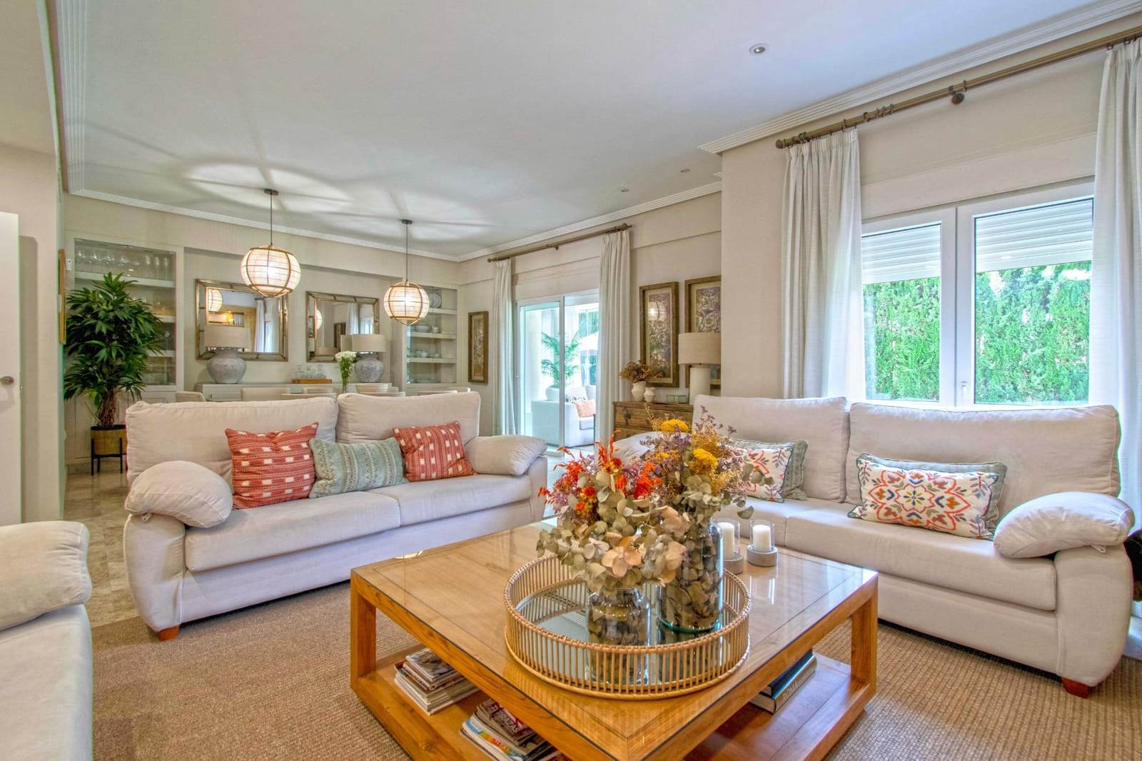 7 soveværelse Villa til salg i Montequinto med swimmingpool garage - € 880.000 (Ref: 9359666)