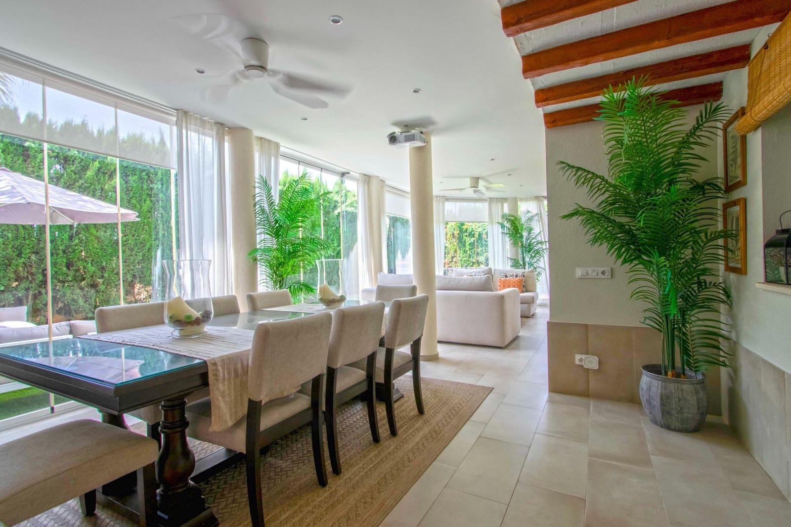 7 soveværelse Villa til salg i Montequinto med swimmingpool garage - € 880.000 (Ref: 9359666)