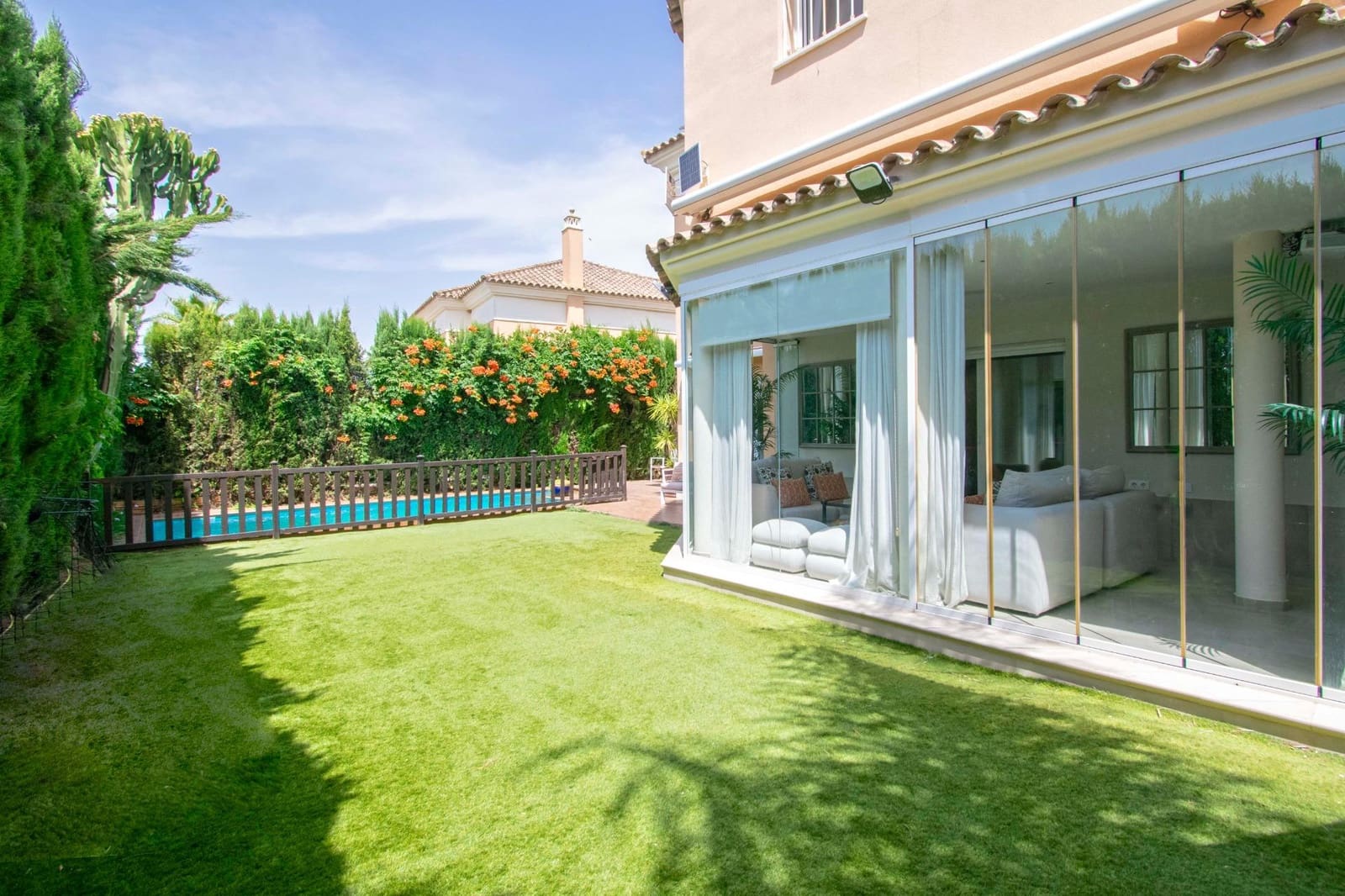 7 soveværelse Villa til salg i Montequinto med swimmingpool garage - € 880.000 (Ref: 9359666)