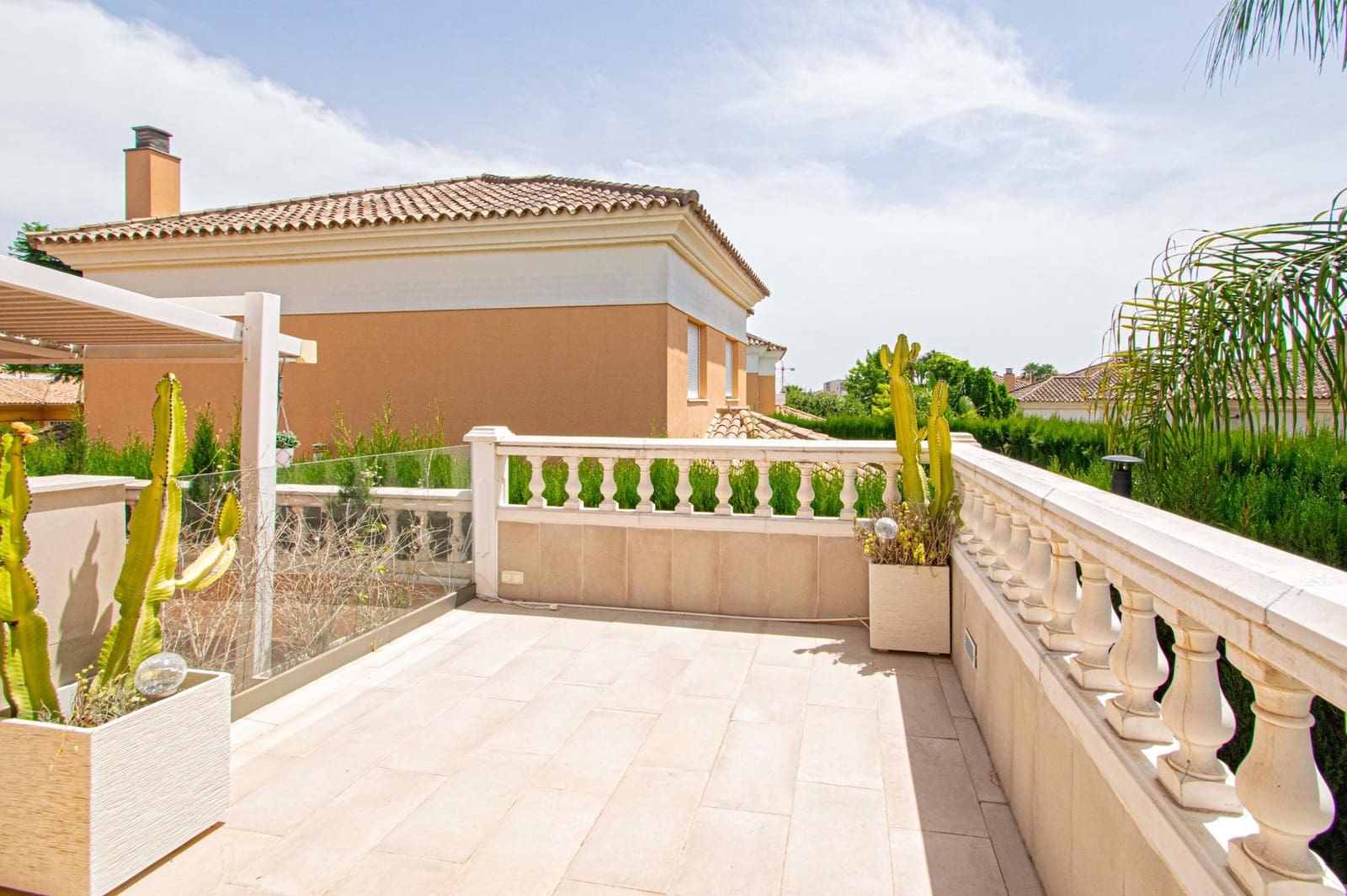 7 soveværelse Villa til salg i Montequinto med swimmingpool garage - € 880.000 (Ref: 9359666)