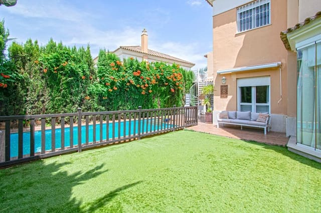 7 soverom Villa til salgs i Montequinto, Dos Hermanas med svømmebasseng garasje - € 880 000 (Ref: 9359666)