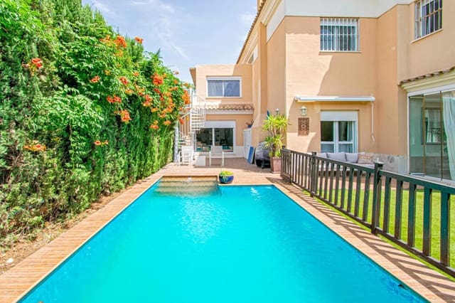 7 slaapkamer Villa te koop in Montequinto, Dos Hermanas met zwembad garage - € 880.000 (Ref: 9359666)