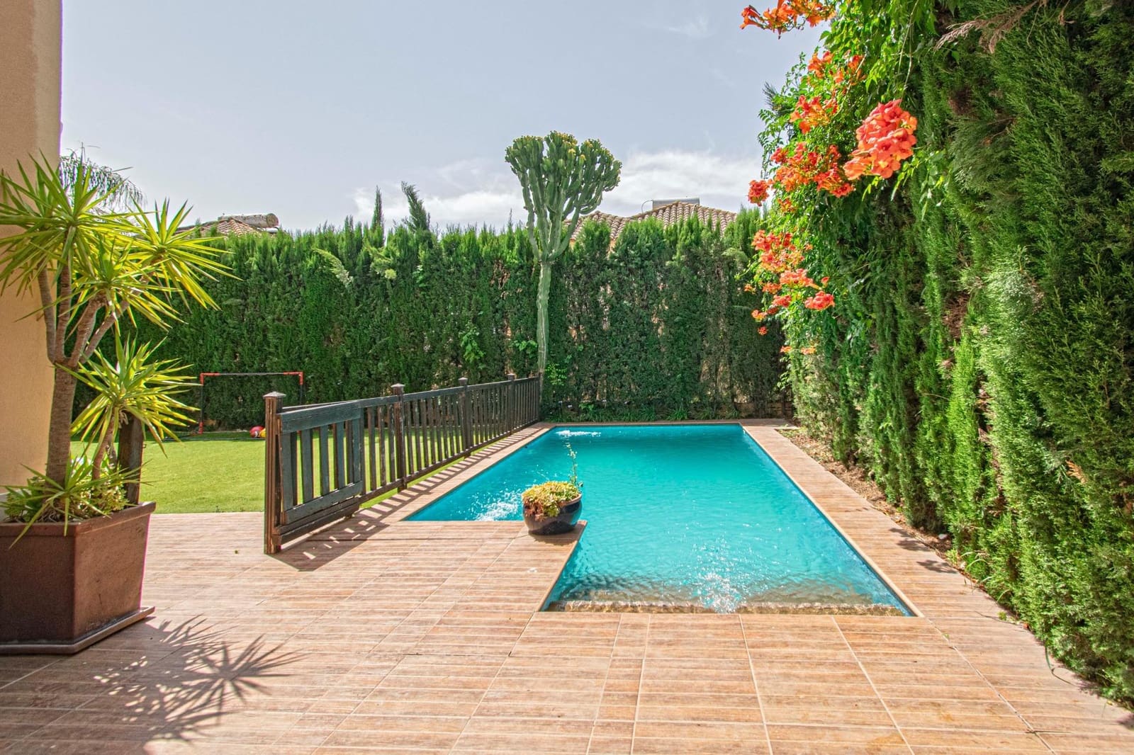 7 quarto Moradia para venda em Montequinto com piscina garagem - 880 000 € (Ref: 9359666)