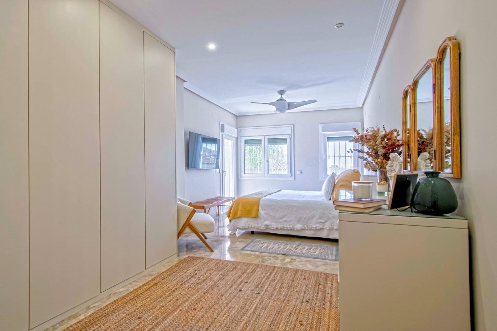 7 quarto Moradia para venda em Montequinto com piscina garagem - 880 000 € (Ref: 9359666)