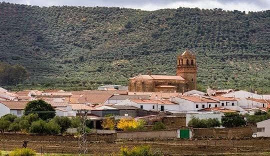 4 bedroom Townhouse for sale in Casas de Reina with garage - € 127,000 (Ref: 9359667)