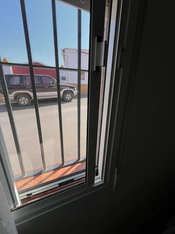 4 bedroom Townhouse for sale in Casas de Reina with garage - € 127,000 (Ref: 9359667)