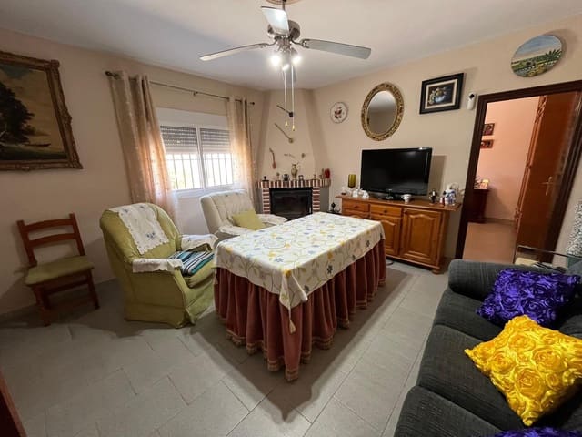 4 bedroom Townhouse for sale in Casas de Reina with garage - € 127,000 (Ref: 9359667)