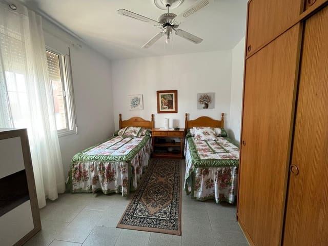 4 bedroom Townhouse for sale in Casas de Reina with garage - € 127,000 (Ref: 9359667)