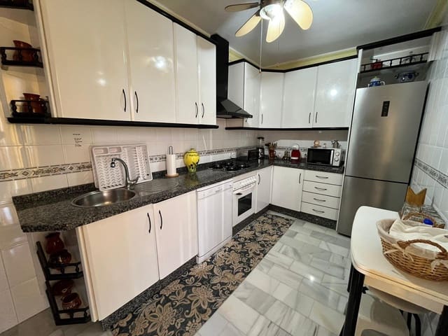 4 bedroom Townhouse for sale in Casas de Reina with garage - € 127,000 (Ref: 9359667)