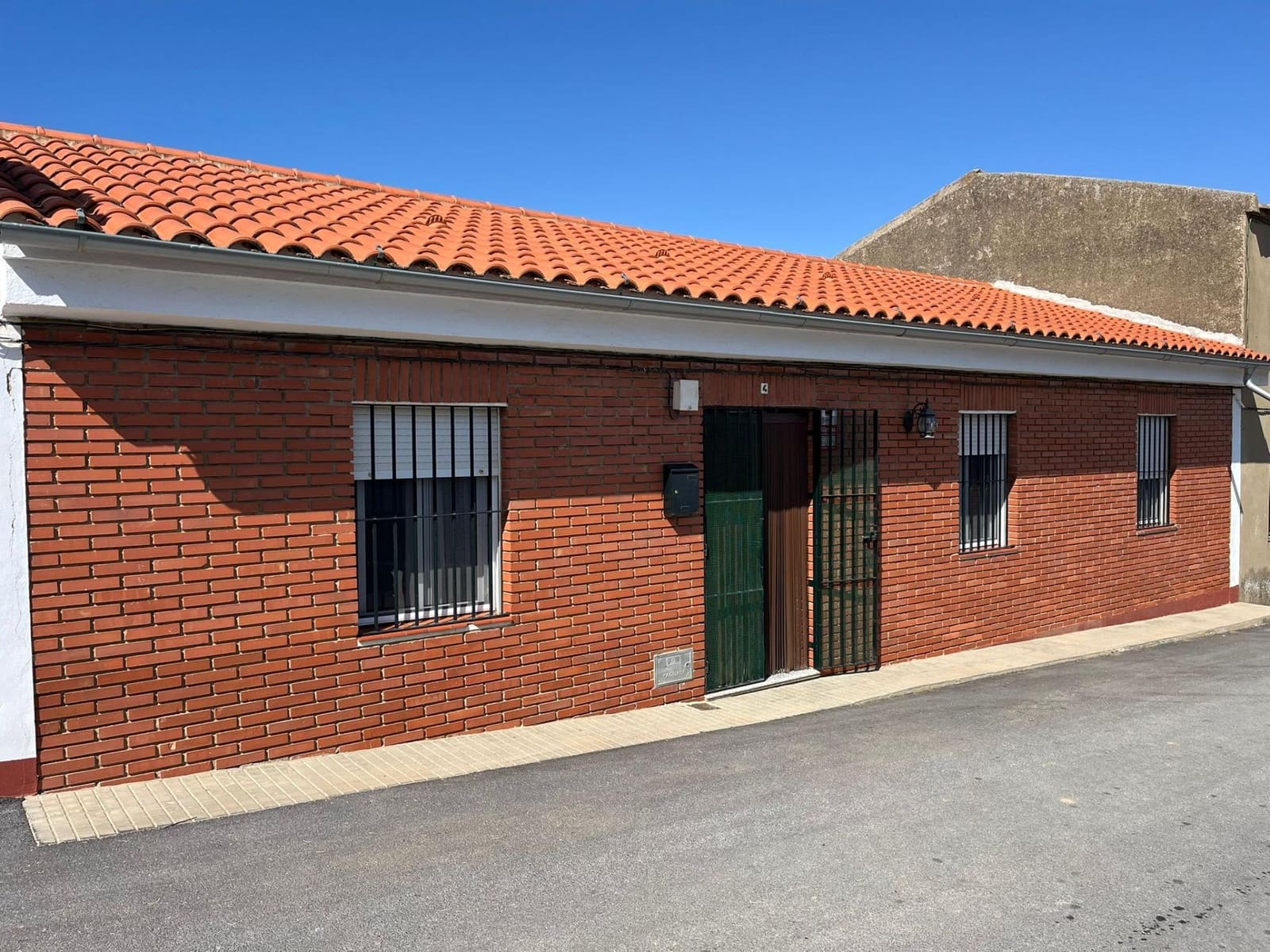 4 quarto Casa em Banda para venda em Casas de Reina com garagem - 127 000 € (Ref: 9359667)