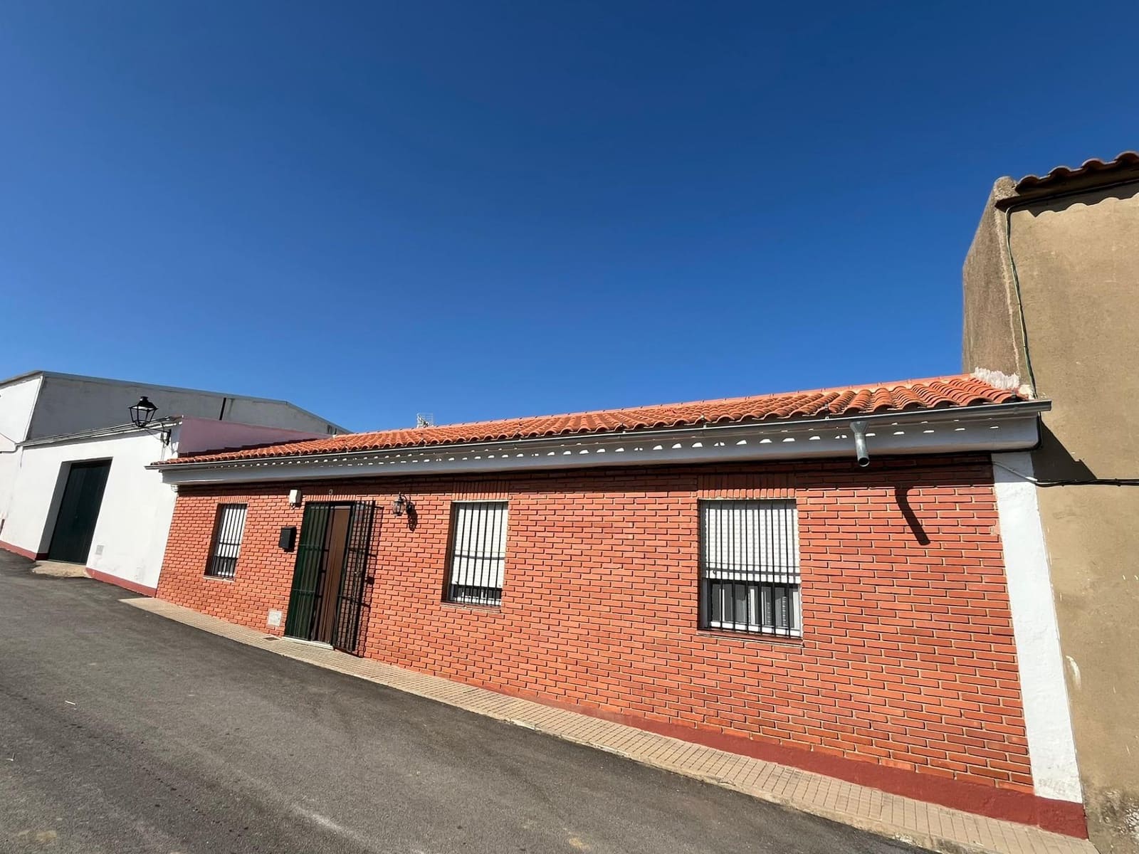 4 quarto Casa em Banda para venda em Casas de Reina com garagem - 127 000 € (Ref: 9359667)