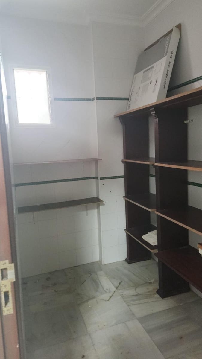 Commercial for sale in Moguer - € 250,000 (Ref: 9362385)