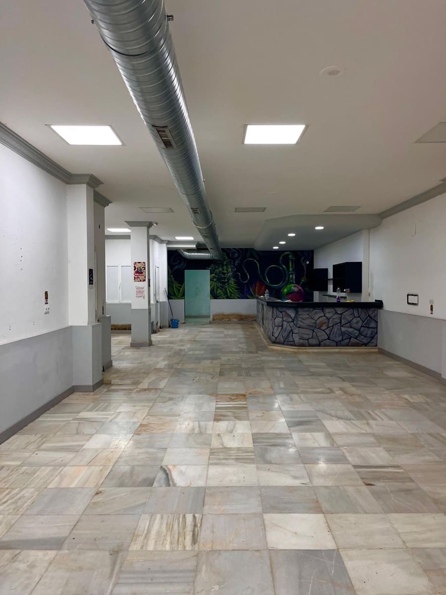 Commercial for sale in Moguer - € 250,000 (Ref: 9362385)