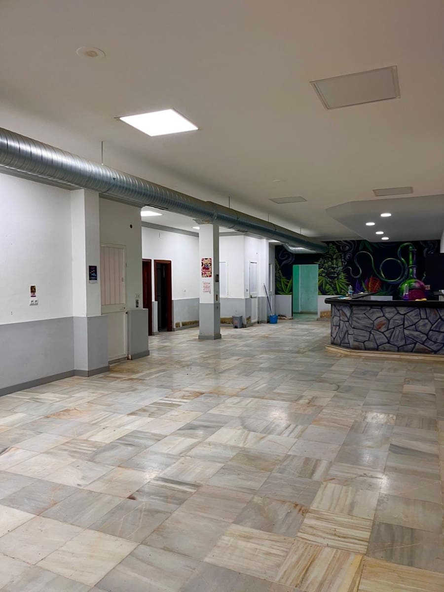 Commercial for sale in Moguer - € 250,000 (Ref: 9362385)