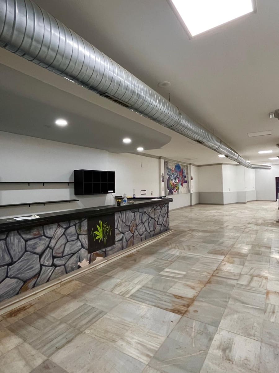 Commercial for sale in Moguer - € 250,000 (Ref: 9362385)