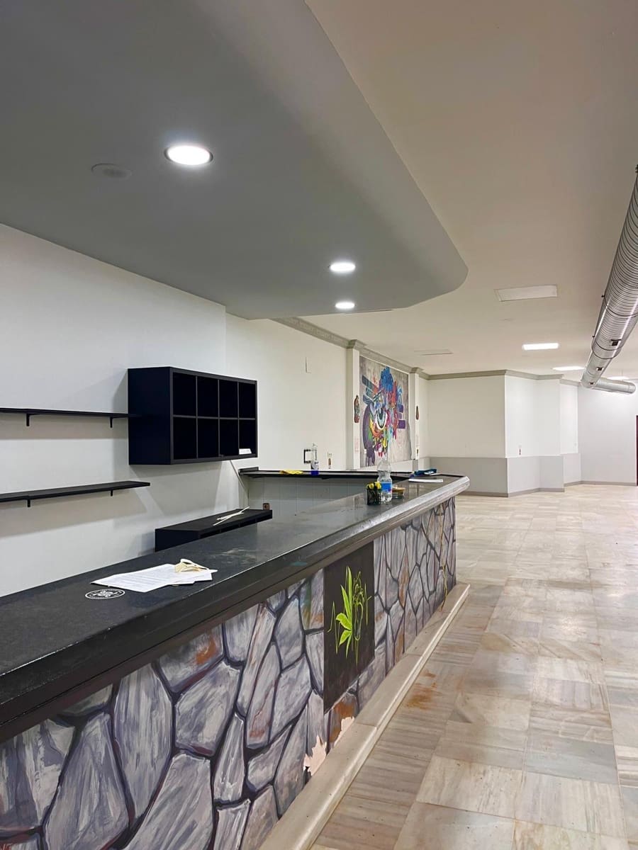 Commercial for sale in Moguer - € 250,000 (Ref: 9362385)