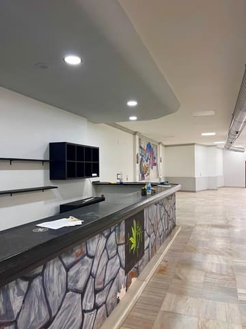 Commercial for sale in Moguer - € 250,000 (Ref: 9362385)