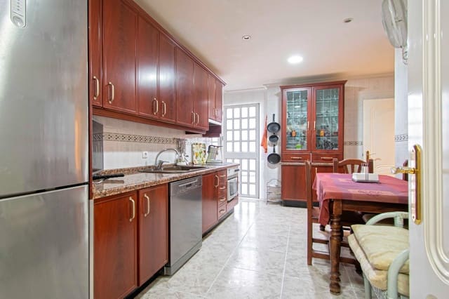 3 soveværelse Lejlighed til salg i Sevilla by med garage - € 519.700 (Ref: 9367618)