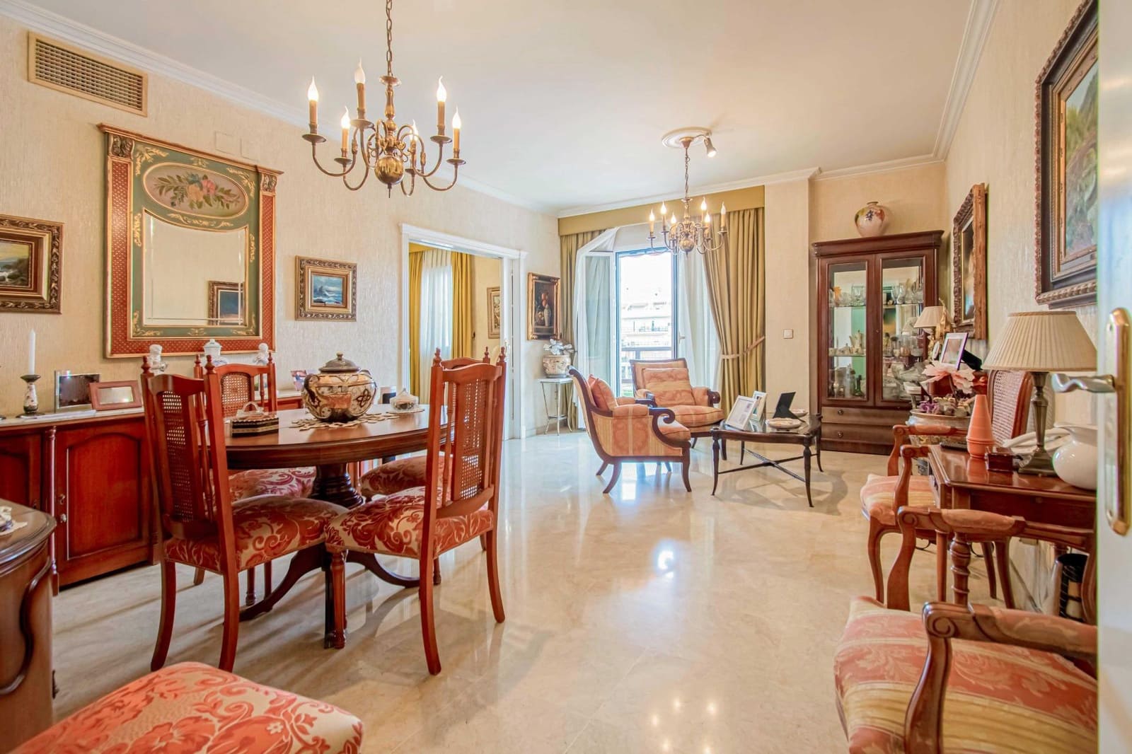 3 bedroom Flat for sale in Seville city with garage - € 519,700 (Ref: 9367618)