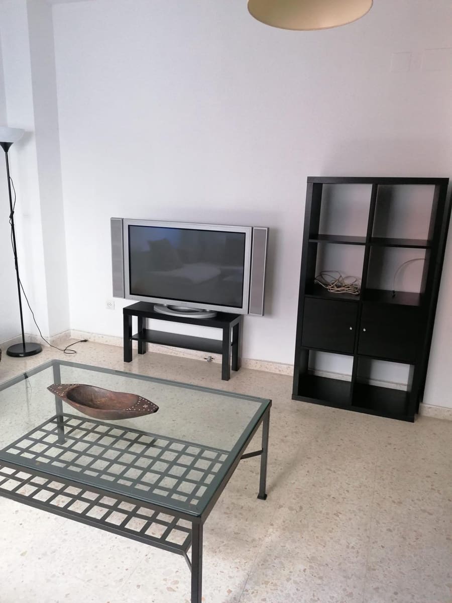 3 sypialnia Mieszkanie do wynajęcia w Miasto Sewilla z garażem - 850 € (Ref: 9367619)