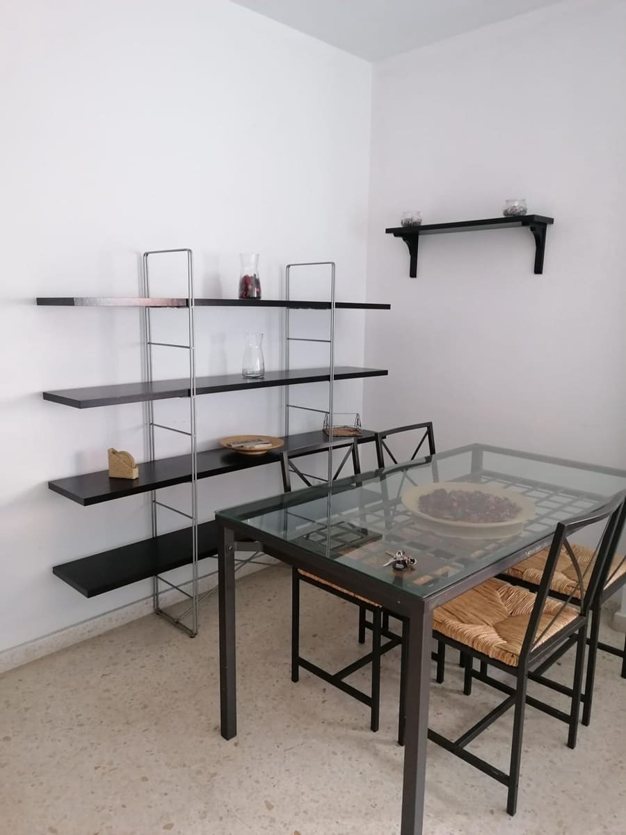 3 sypialnia Mieszkanie do wynajęcia w Miasto Sewilla z garażem - 850 € (Ref: 9367619)