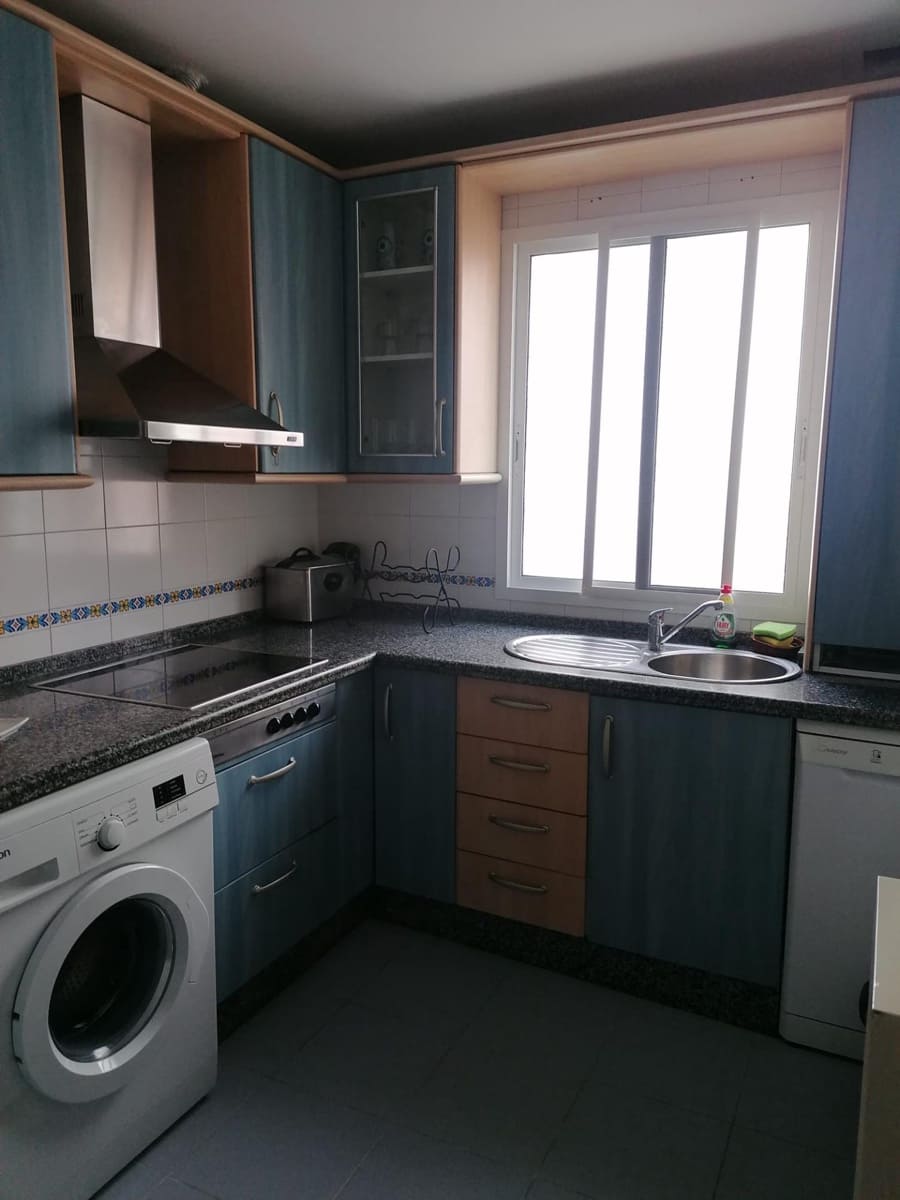 3 sypialnia Mieszkanie do wynajęcia w Miasto Sewilla z garażem - 850 € (Ref: 9367619)