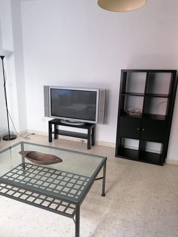 3 soveværelse Lejlighed til leje i Sevilla by med garage - € 850 (Ref: 9367619)